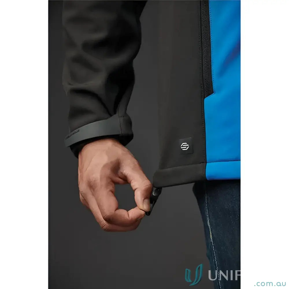 Women’s Cascades Softshell jacket in black and blue with zipper and adjustable cuffs