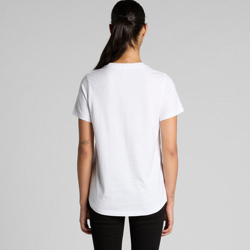White t-shirt with a crew neck and short sleeves, made of cotton.