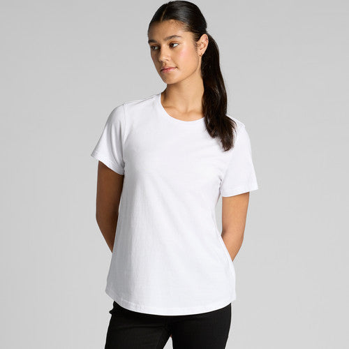 White t-shirt with short sleeves and crew neck, made of cotton.
