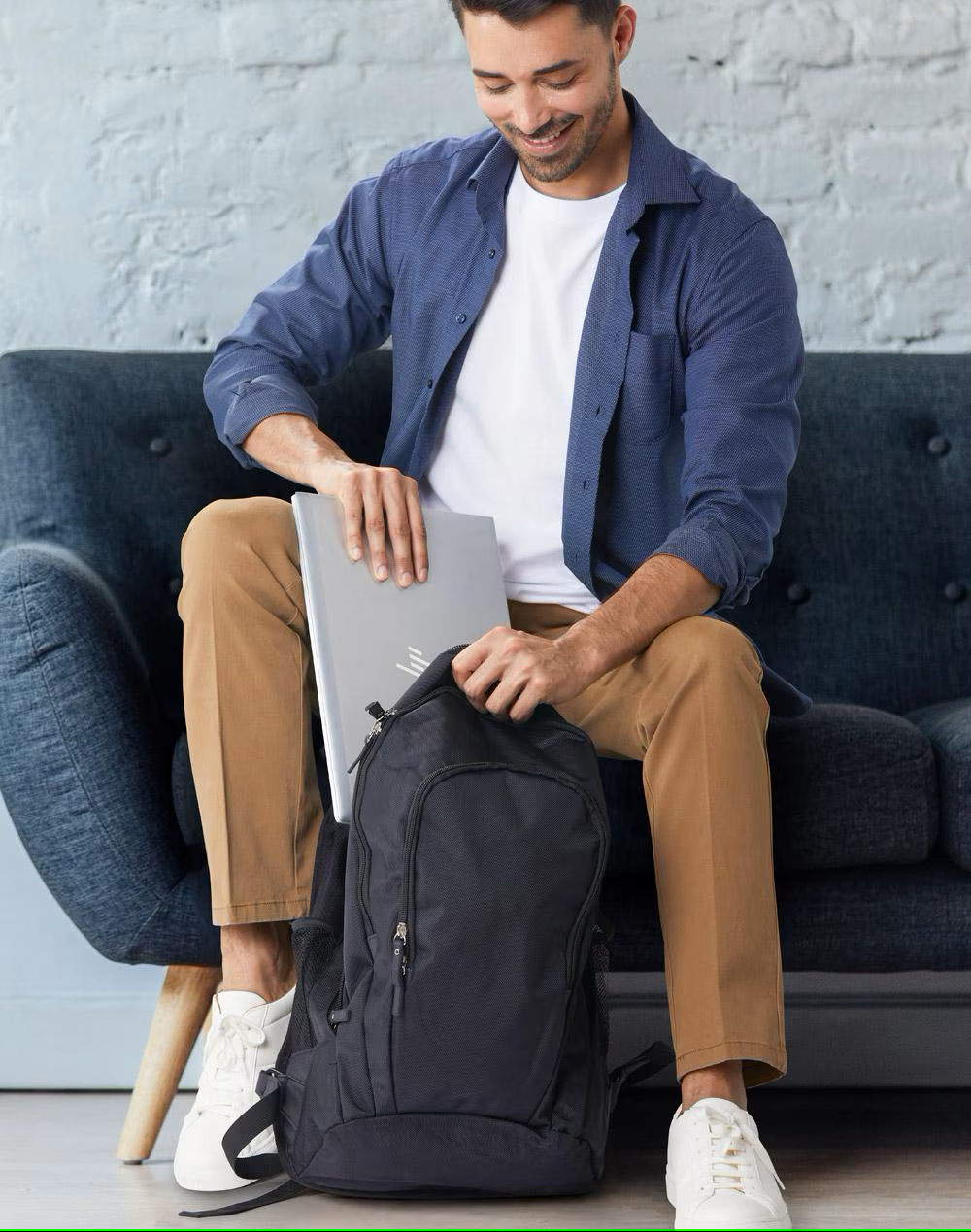 B5000 executive backpack in black nylon with padded air mesh straps