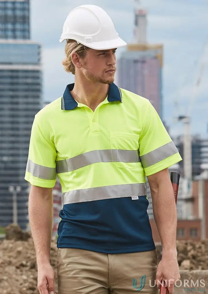 Construction worker in sw17a reflective polo with scotchlite™ tapes and hivis safety short sleeve