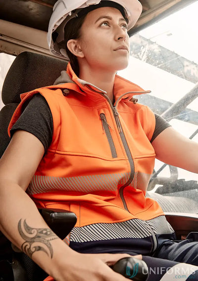 Woman in a hard hat wearing a Ladies Streetworx 2 in 1 stretch softshell jacket