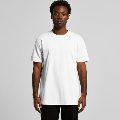 White crew neck t-shirt with short sleeves and a relaxed fit, made of cotton.