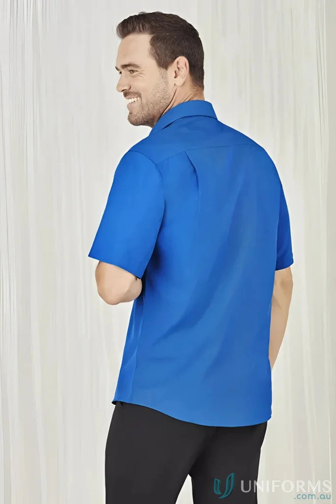 Man wearing mens oasis short sleeve shirt in blue - perfect mens oasis shirt look