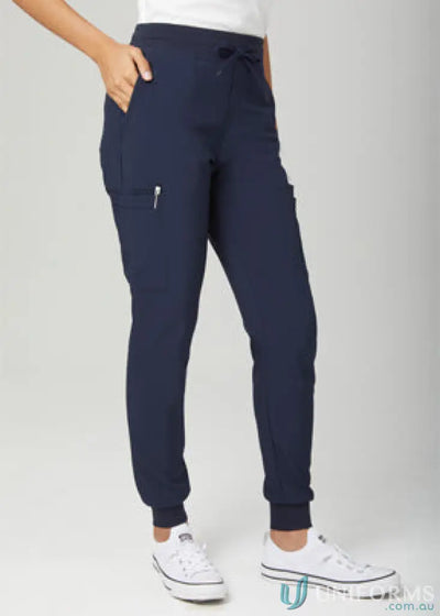 Navy blue jogger pants from the City Collection with pocket detail, recycled polyester, and 4-way stretch for all-day comfort
