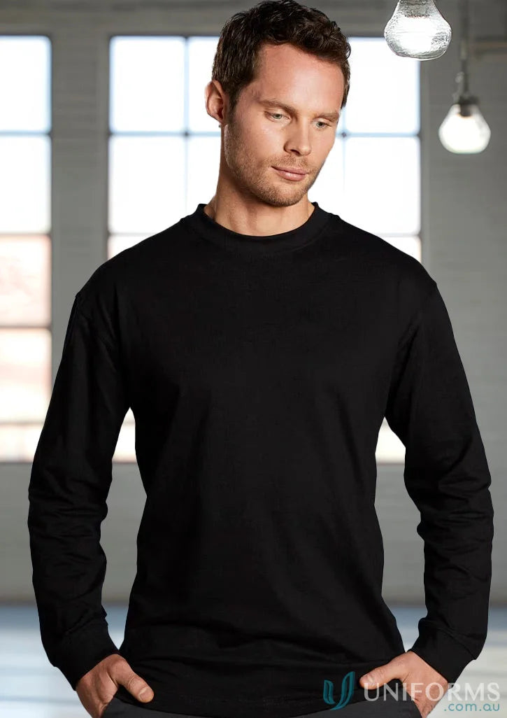 Black long-sleeved Crew Neck LS Tee with london long sleeve style and winning spirit vibe