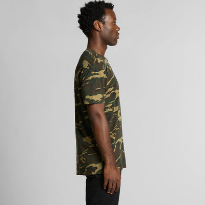 Camouflage t-shirt with short sleeves and a crew neck, made of cotton.