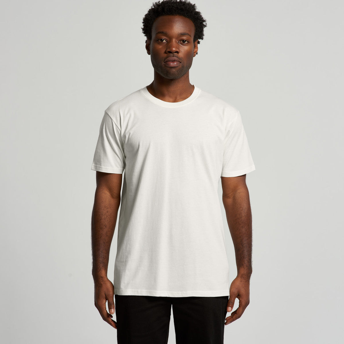 White crew neck t-shirt with short sleeves and ribbed cuffs, made of cotton.