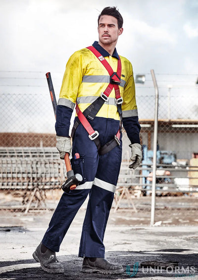 Construction worker in Syzmic Mens Rugged Hivis Cooling Taped Overalls staying cool