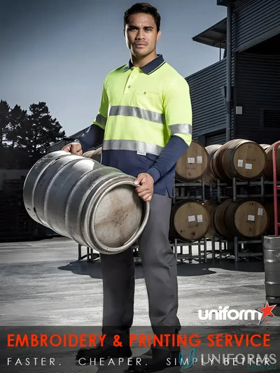 Man carrying a metal keg wearing Syzmik Mens Vis Spliced Long Hoop Taped work shirt