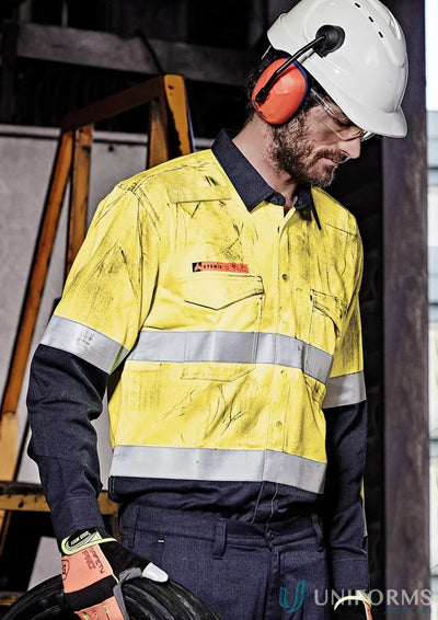Man in safety gear wearing Syzmik Orange Flame HRC 2 Hoop Taped Spliced Shirt