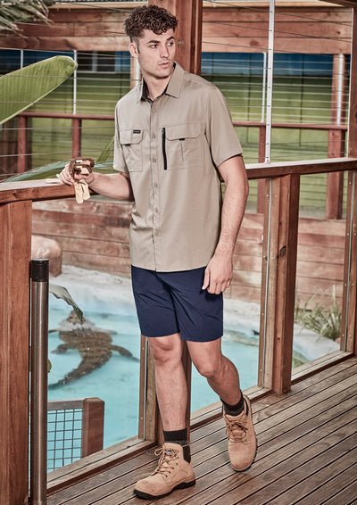 Syzmik Outdoor SS shirt: beige short sleeve with chest pockets, black zippers
