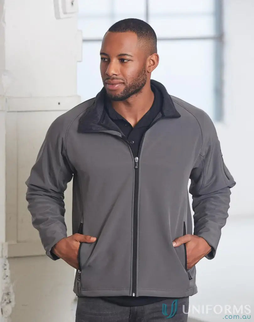 Mens jk23 softshell jacket with black collar, zip pockets, perfect for wind resistance work environments