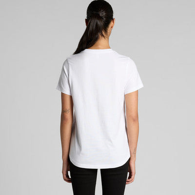 White t-shirt with a crew neck and short sleeves, made of cotton.