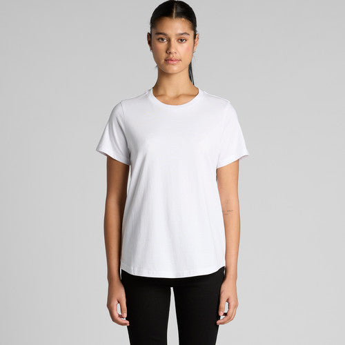 White t-shirt with short sleeves and crew neck, made of cotton.