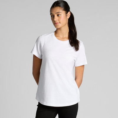 White t-shirt with short sleeves and crew neck, made of cotton.