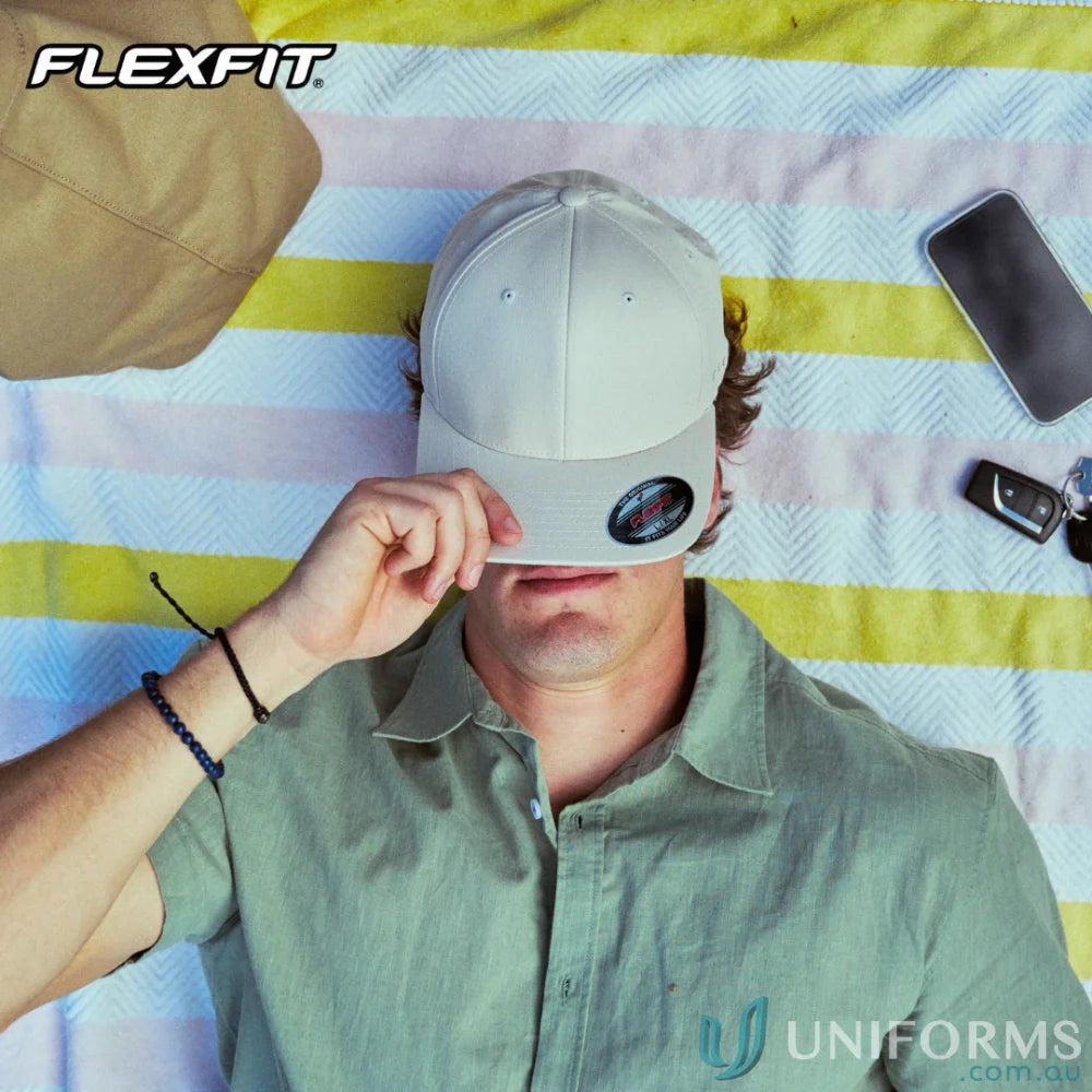 Worn by the world cap in beige with flexfit technology and athletic shape silver